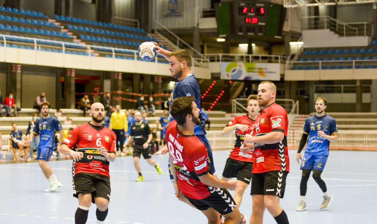 Partido entre o Teucro e o Atlético Novás no Pavillón Municipal de Pontevedra