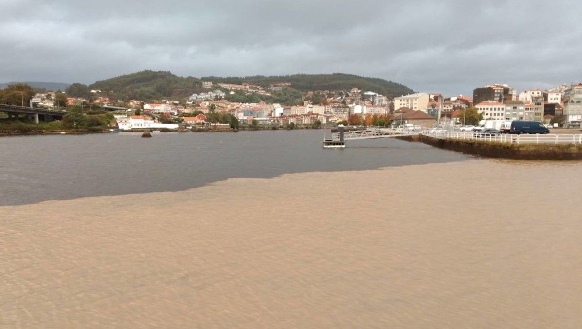 Vertedura de terra na desembocadura do Gafos