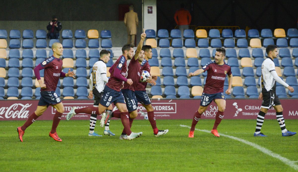 Partido de liga entre Pontevedra y Unionistas en Pasarón