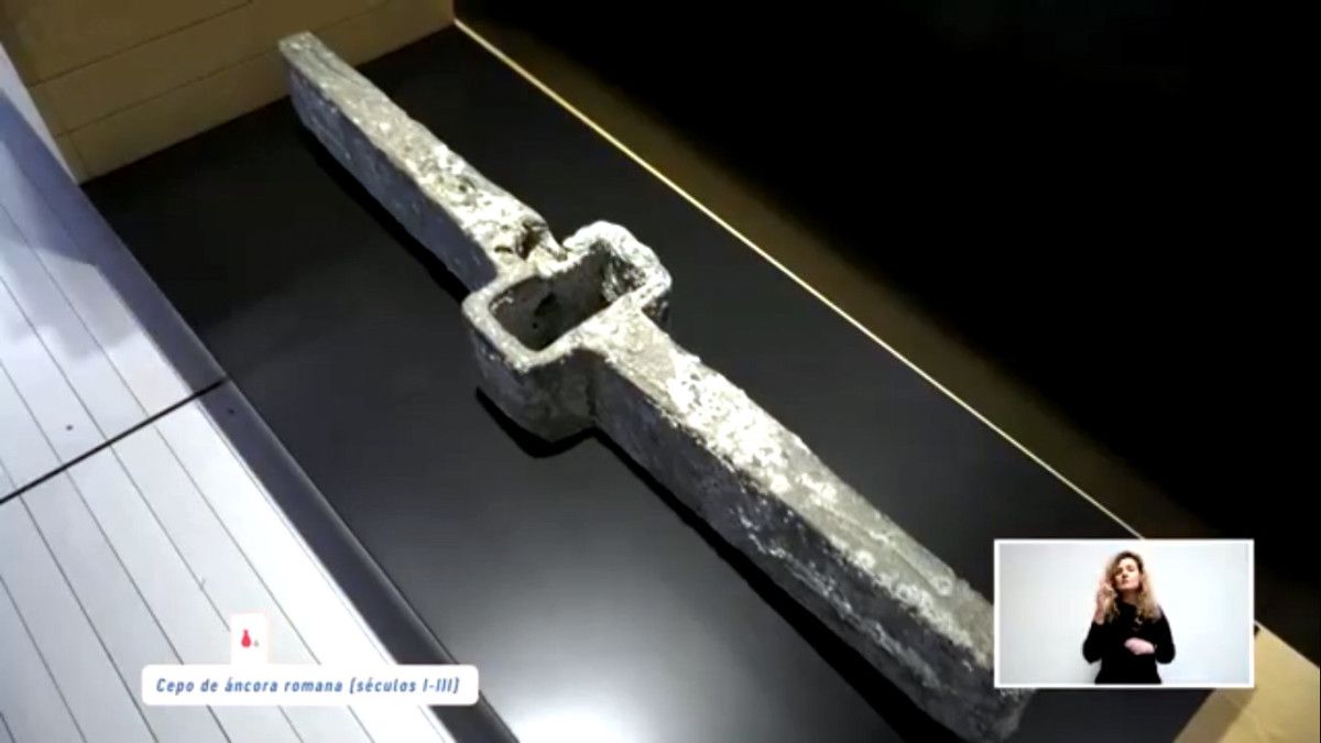 Cepo de áncora romano no edificio Sarmiento