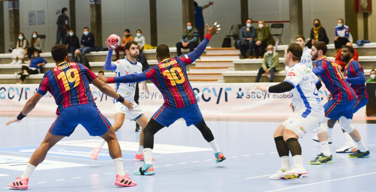 Partido da Liga Asobal entre Cisne e Barcelona no Municipal