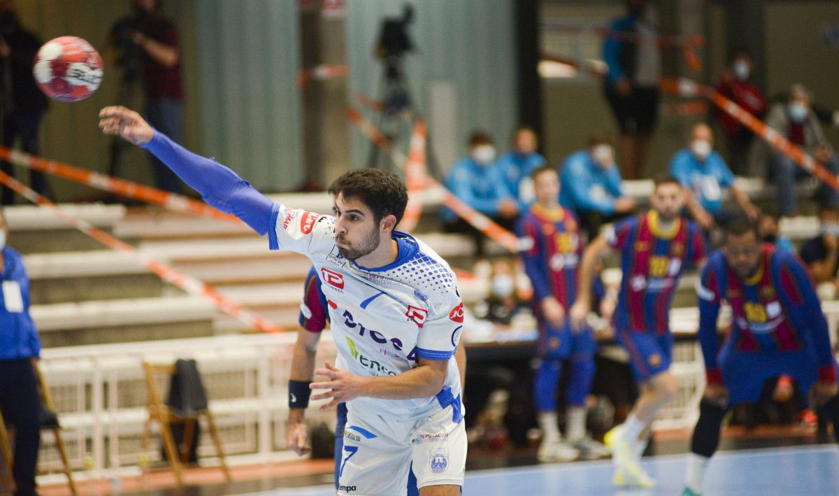 Álex Chan, no partido da Liga Asobal entre Cisne e Barcelona no Municipal