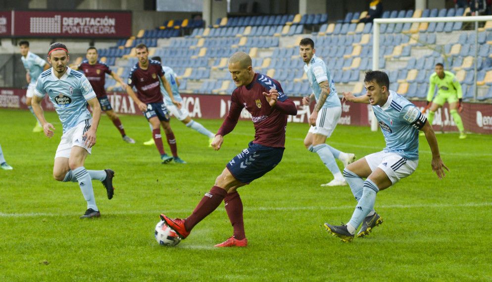 Rufo, en el partido de liga entre Pontevedra y Celta B en Pasarón