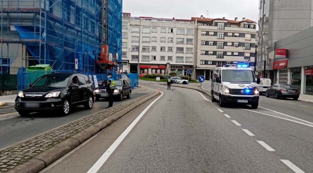 Control da Policía Local de Poio na Avenida de Andurique