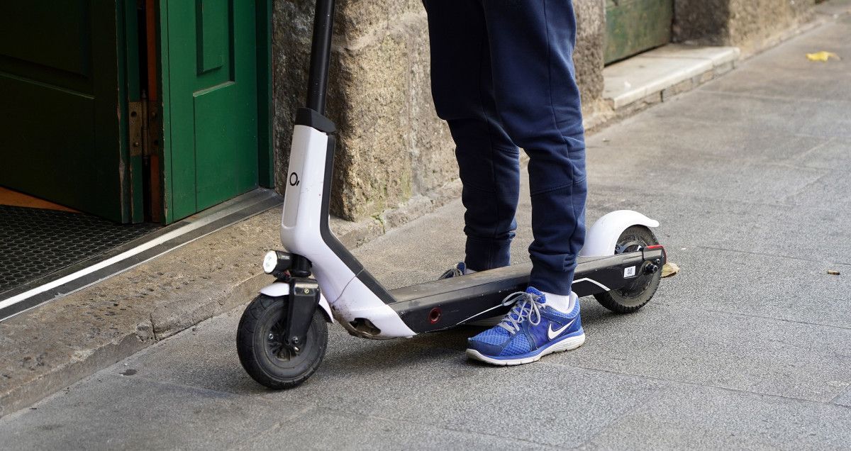 Patinete eléctrico nunha rúa de Pontevedra