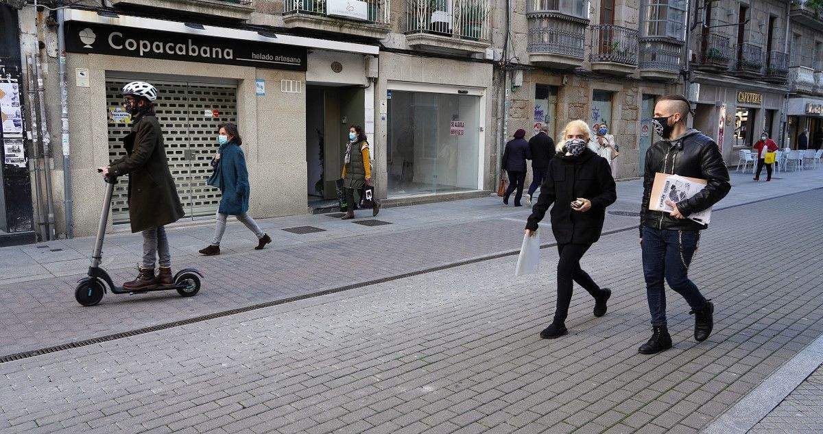 Patinete circulando polas rúas de Pontevedra