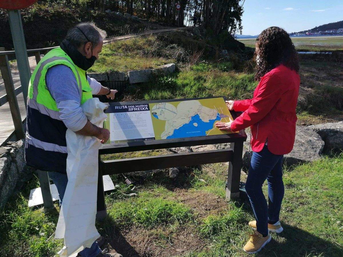 Sinalización turística da ruta dos muíños