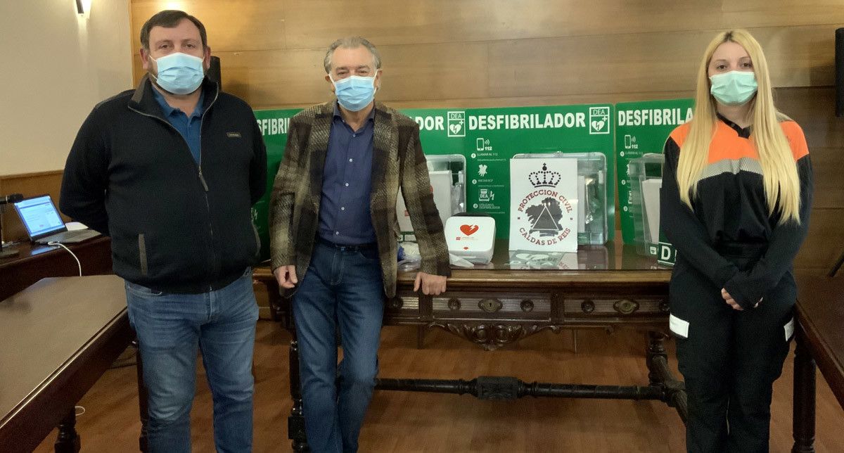 Entrega dos novos desfibriladores a Protección Civil de Caldas