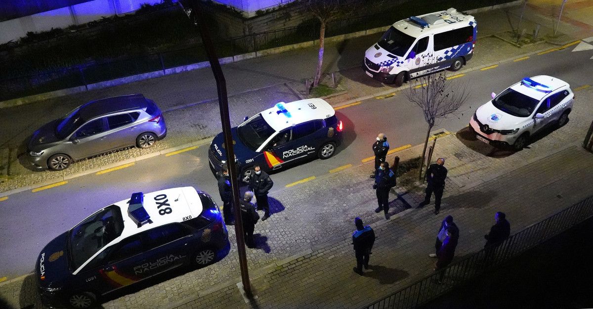 Intervención da Policía Nacional na rúa San Antoniño despois da suposta pelexa