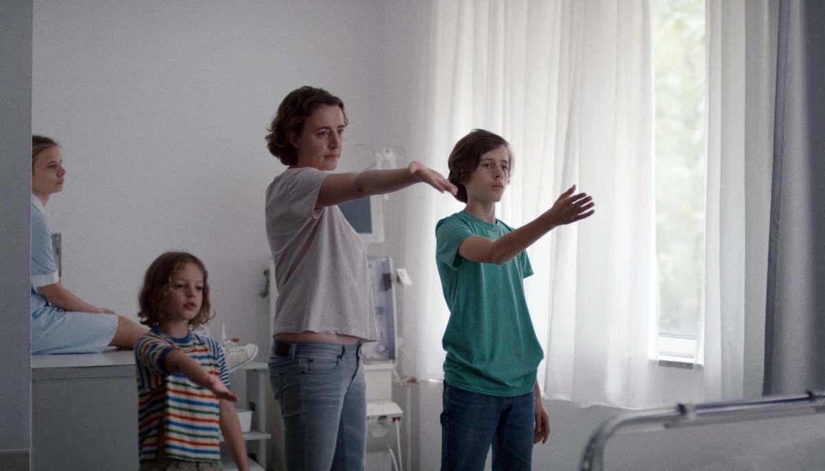 Fotograma da película "Estaba na casa, pero..." de Angela Schanelec