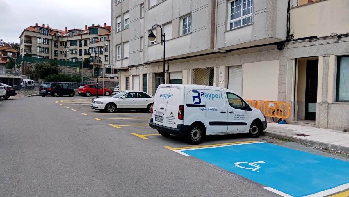 Plazas reservadas para aparcamiento de servicios en Campelo