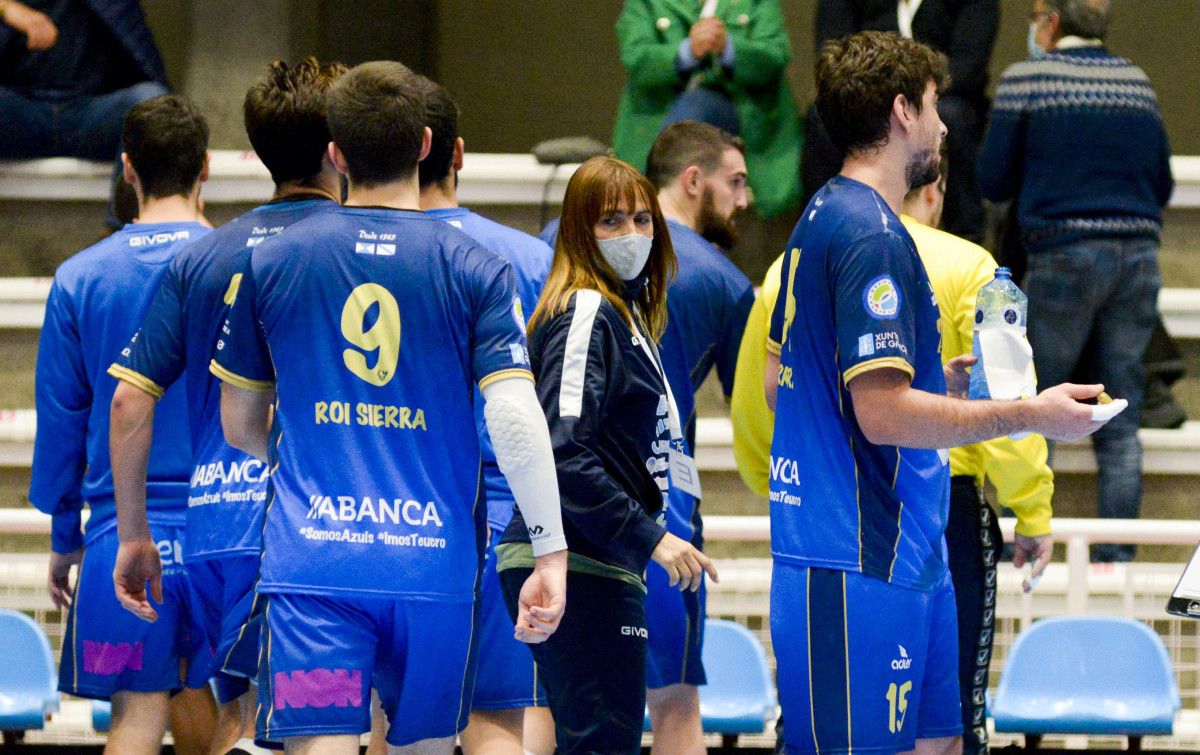 Partido entre o Teucro e o San Martí Adrianenc no Pavillón Municipal de Pontevedra