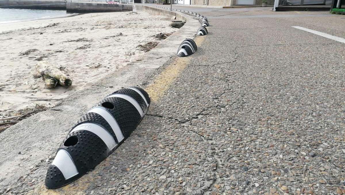 Elementos instalados no porto de Raxó