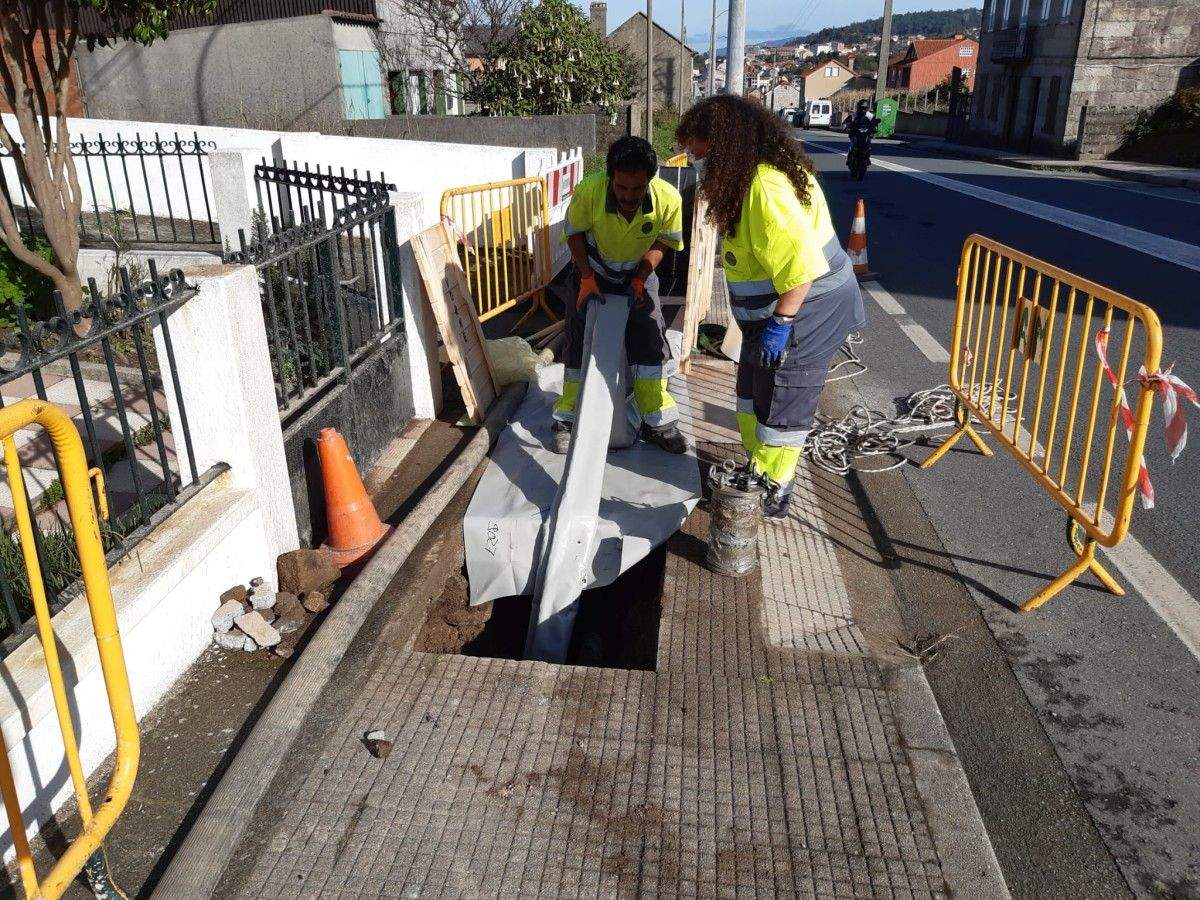 Reparación do saneamento no lugar de Caños de Moledo, en Ardán
