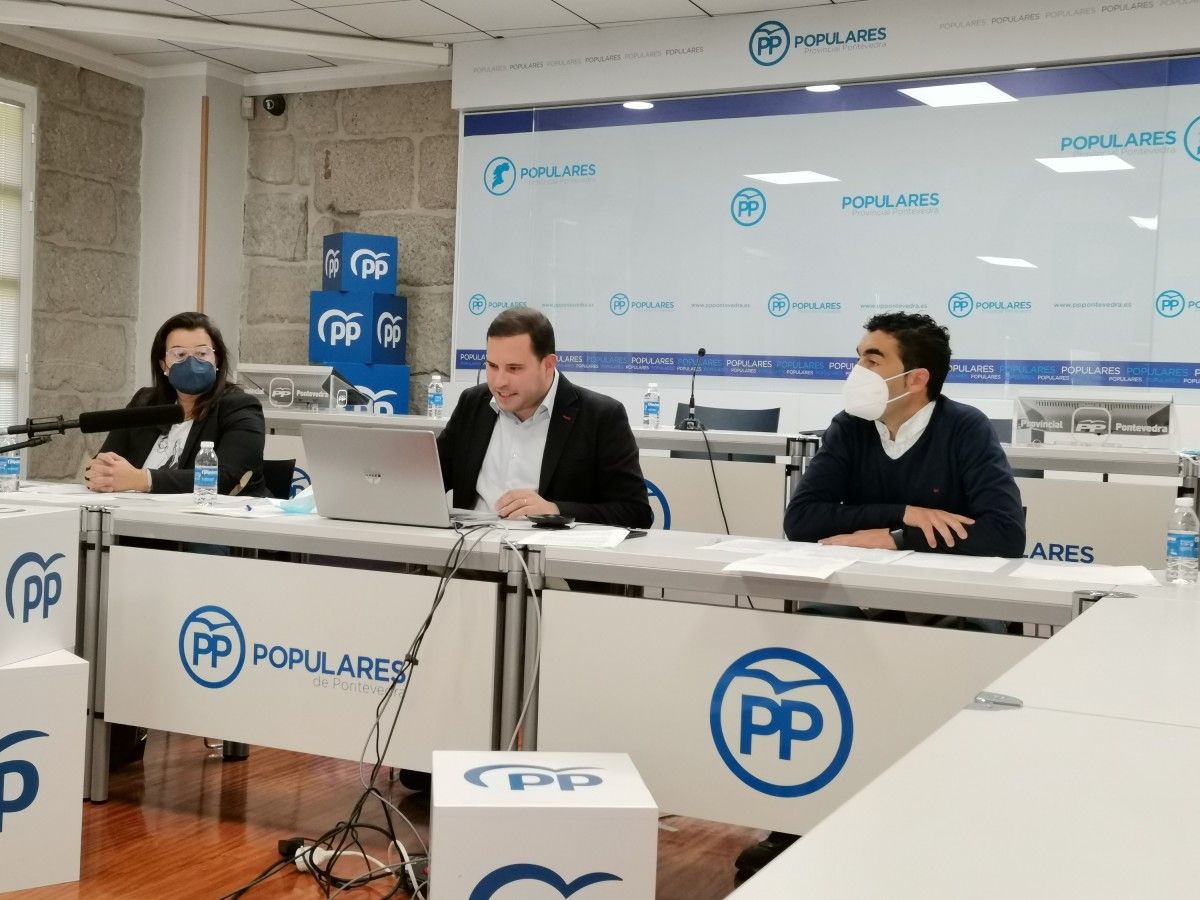 Los diputados del PP Carmen Amoedo, Jorge Cubela y Luis López exigen ayudas para autónomos a la Deputación