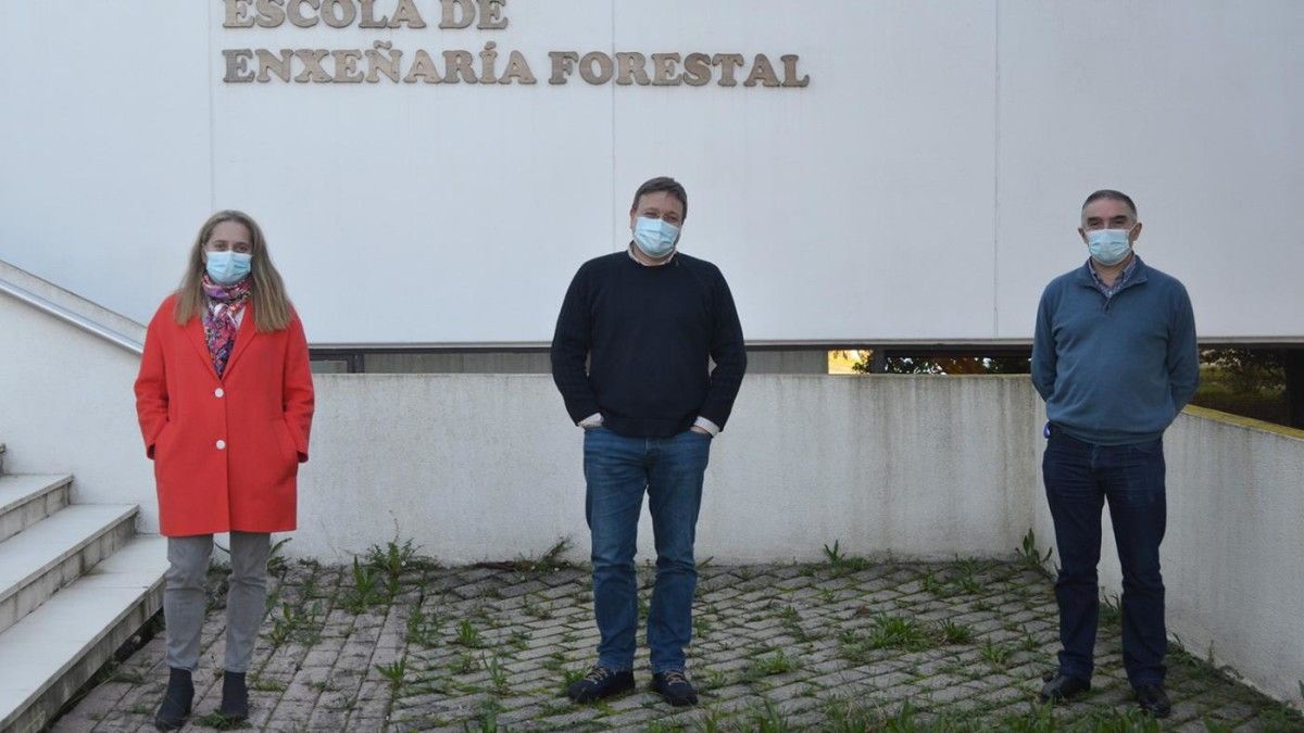 Juan Picos, no centro da imaxe, reelixido como director da EE Forestal do campus de Pontevedra da Universidade de Vigo