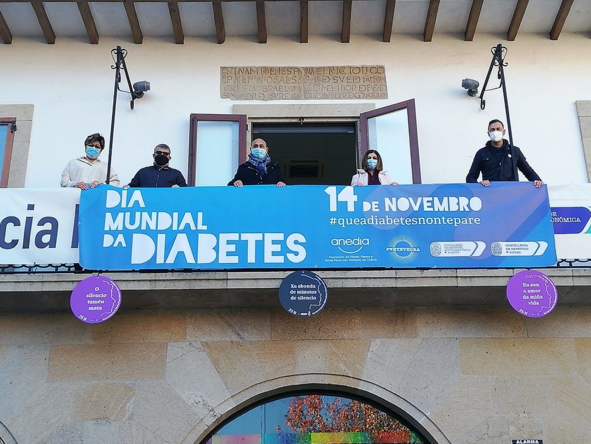 Pancarta despregada na Casa Azul polo Día Mundial da Diabetes
