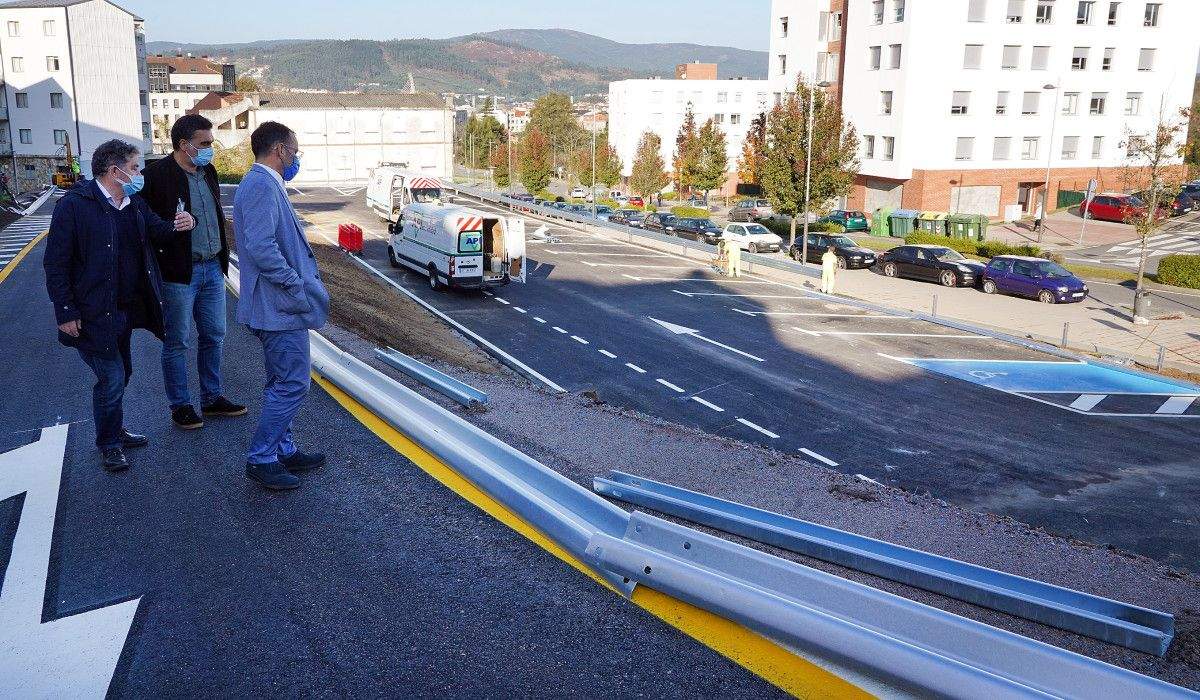 Visita del alcalde de Pontevedra al nuevo aparcamiento de Valdecorvos