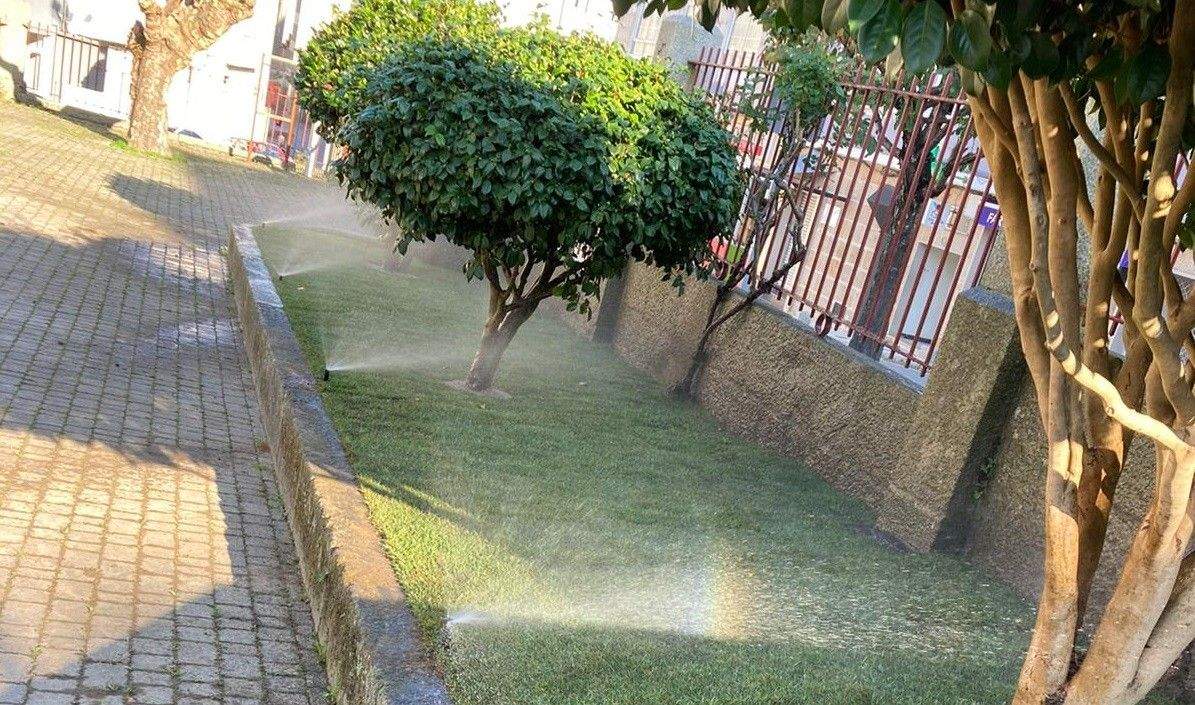 Instalación dunha rega automática no parque Ramal dos Galos de Bueu
