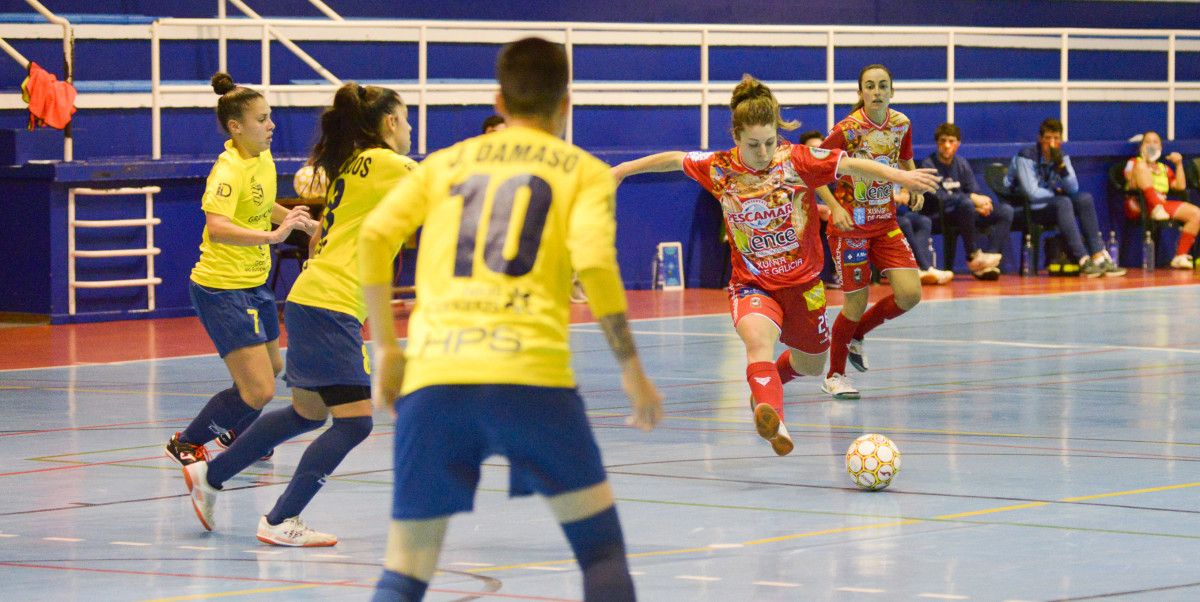 Partido de Primeira División de fútbol sala feminino entre o Poio Pescamar e Gran Canaria na Seca