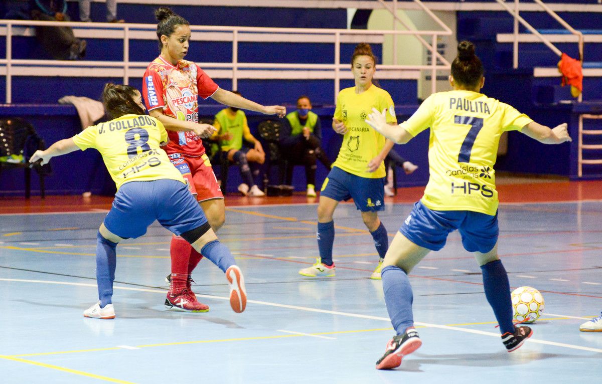 Partido de Primera División de fútbol sala femenino entre el Poio Pescamar y Gran Canaria en A Seca