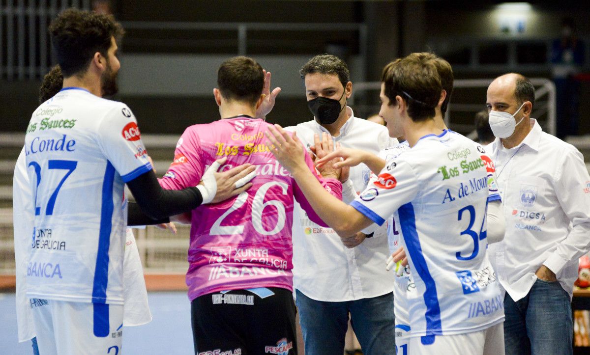 Partido de liga Asobal entre o Cisne e o Bidasoa no Pavillón Municipal