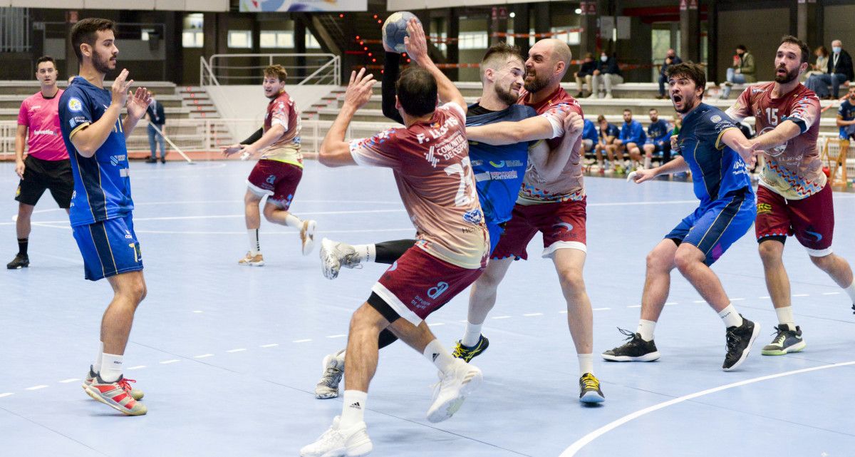 Partido entre o Teucro e o Sporting Alicante no Pavillón Municipal de Pontevedra