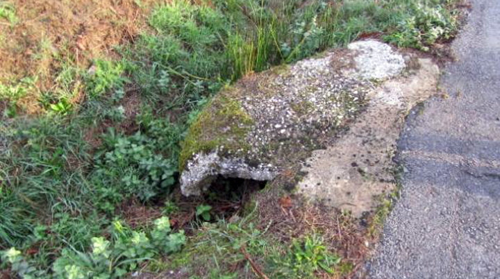 Cunetas na estrada de Piñeiro