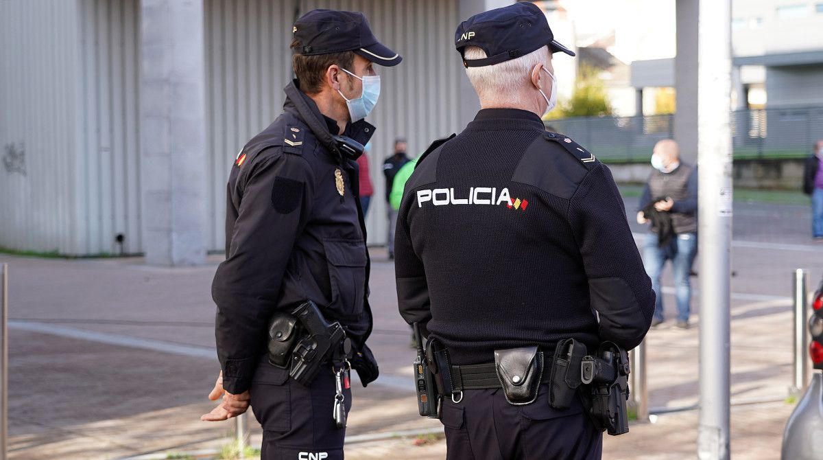 Axentes da Policía Nacional