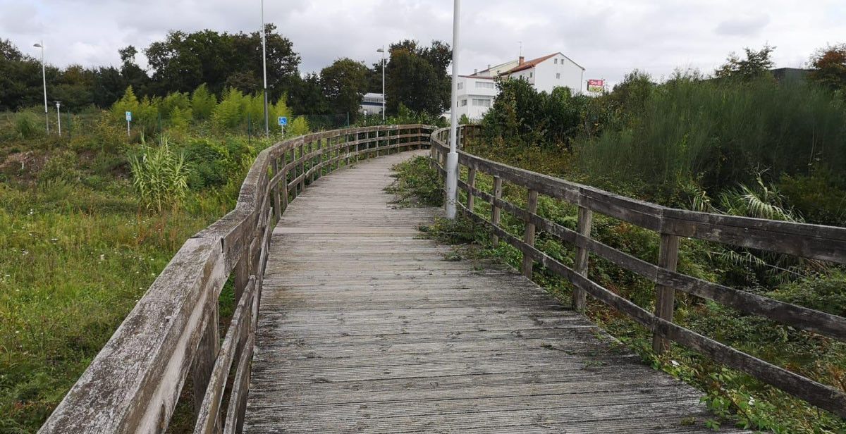 Unha das pasarelas do parque de Valdecorvos