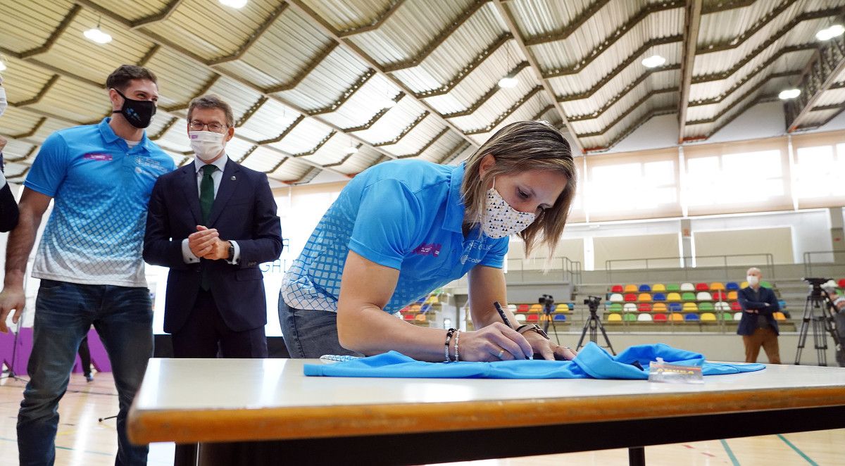 Acto contra a violencia machista no CGTD de Pontevedra coa presenza do presidente da Xunta e trinta deportistas 