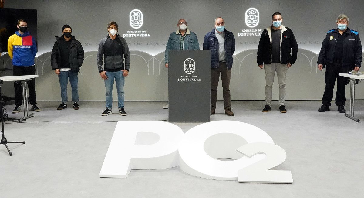 Reunión do concelleiro de Mobilidade, Demetrio Gómez, con representantes do colectivo de skaters de Pontevedra