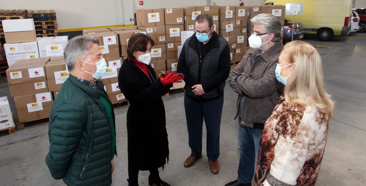 Visita da subdelegada do Goberno en Pontevedra, Maica Larriba, ao dispositivo de entrega de 48.000 máscaras protectoras