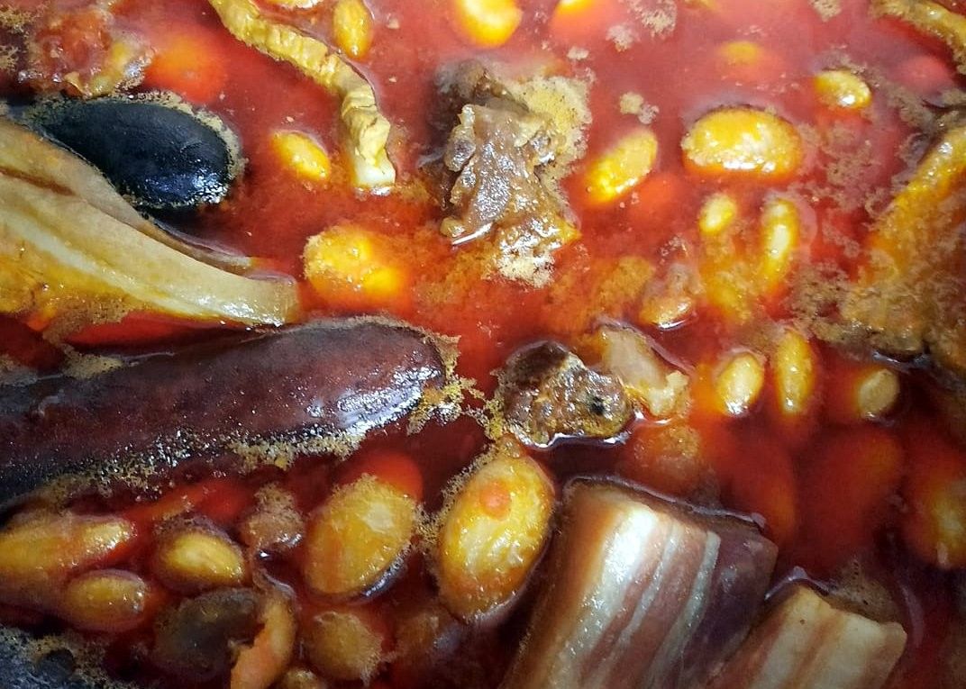 Fabada asturiana preparada en O Furancho Eira de Arriba