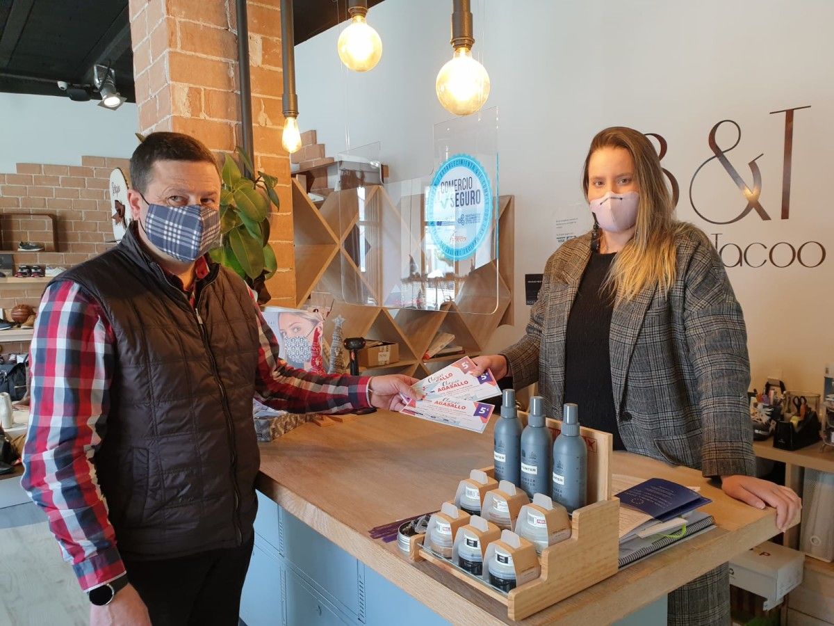 Comerciantes y Concello incentivan con descuentos las compras en el comercio de Cuntis