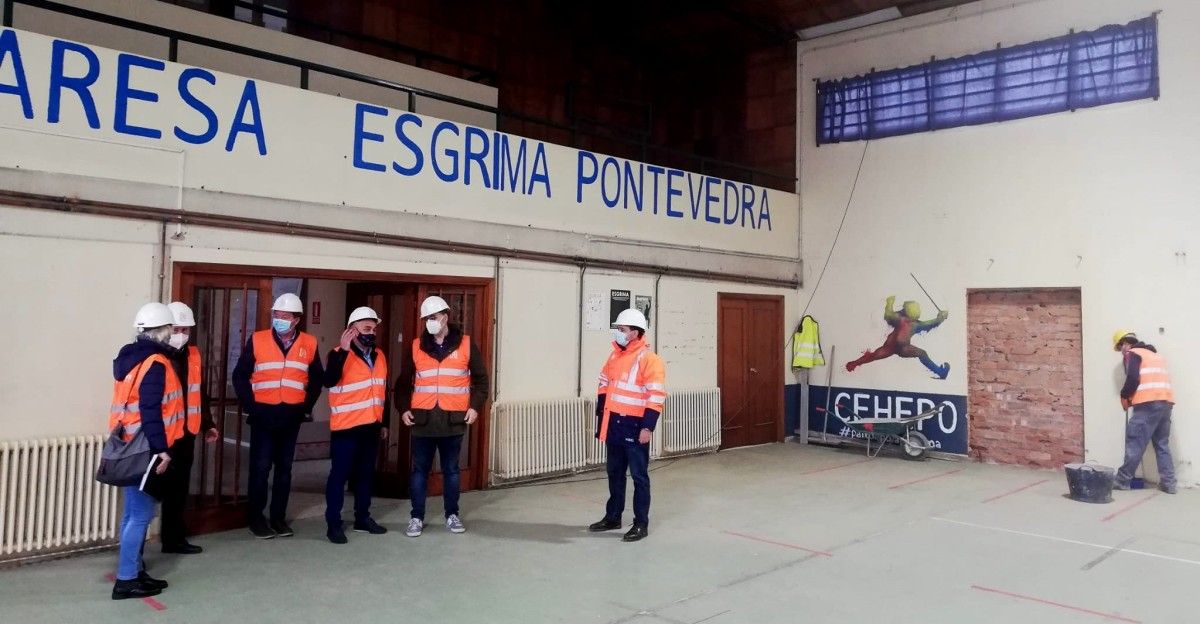 Visita do concelleiro de Deportes Tino Fernández ás obras no antigo ximnasio da Once