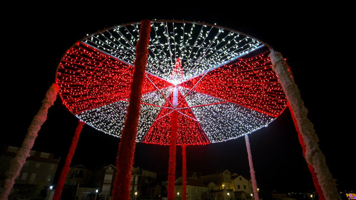 Iluminación de Navidad en la Praza da Chousa de Combarro