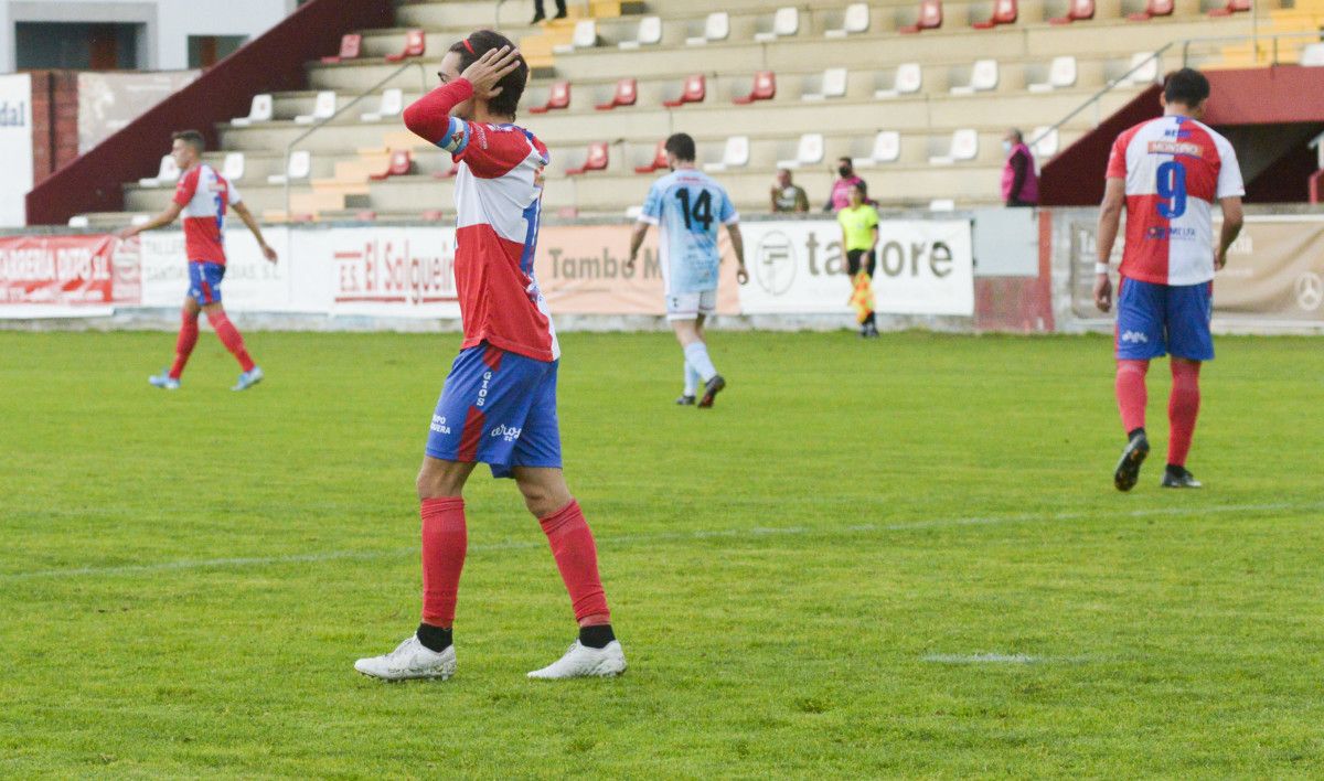 Partido entre Arosa e Atios na Lomba