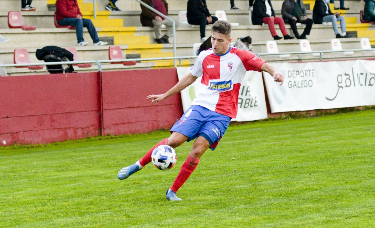 Partido de Liga 2020/2021 entre Arosa e Atios na Lomba