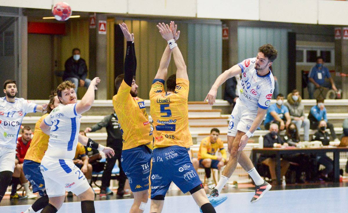 Partido de la Liga Asobal entre Cisne y Villa de Aranda en el Municipal