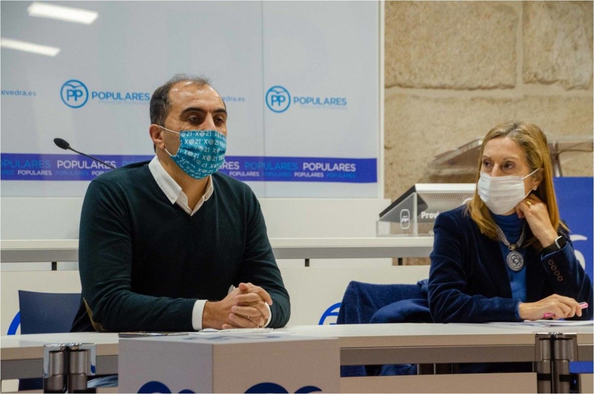 Ángel Moldes, voceiro do PP en Poio, e Ana Pastor, Vicesecretaria xeral de Política Social do Partido Popular