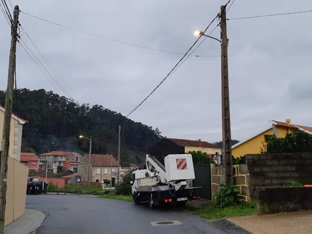 Renovación del alumbrado público en la carretera Vilaseca-O Pazo de Ardán (Marín)