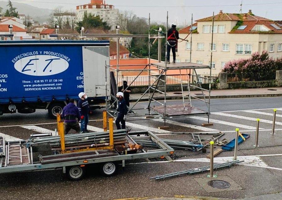 Instalación da tirolesa en Raíña Victoria