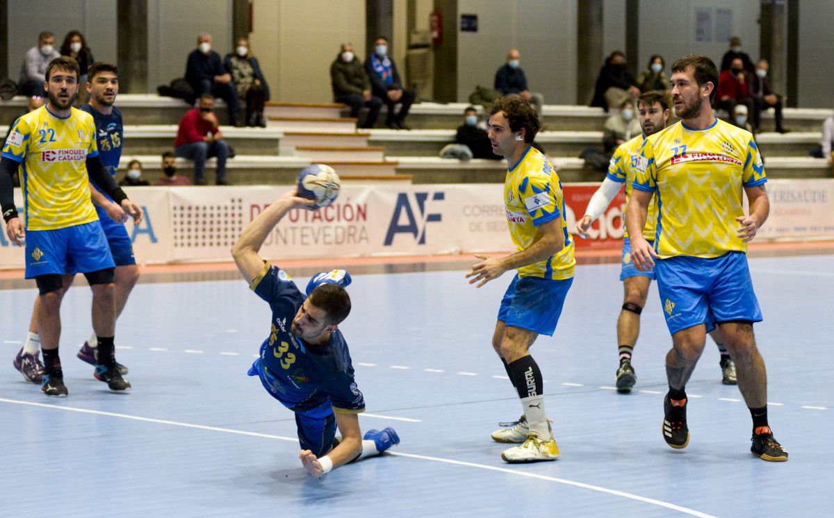 Partido entre o Teucro e a Unió Esportiva Sarrià no Pavillón Municipal