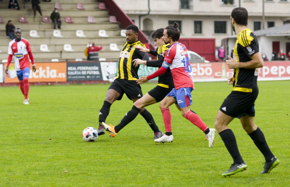 Partido entre o Arosa e o Ribadumia na Lomba