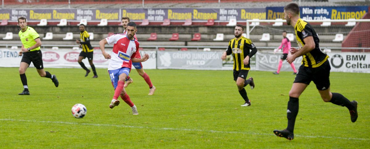 Partido entre o Arosa e o Ribadumia na Lomba