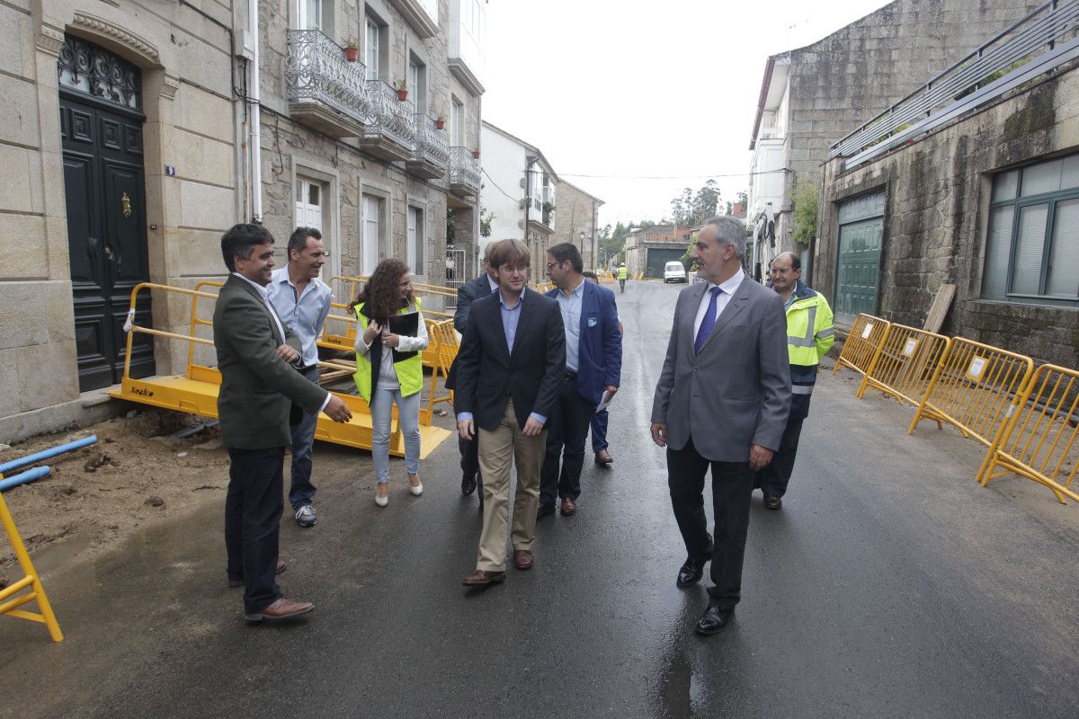 Visita de responsables de la Xunta a las obras en la calle Bernardo Sagasta