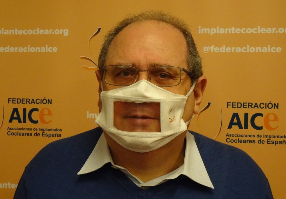 Joan Zamora, presidente da Federación AICE, cunha máscara +com