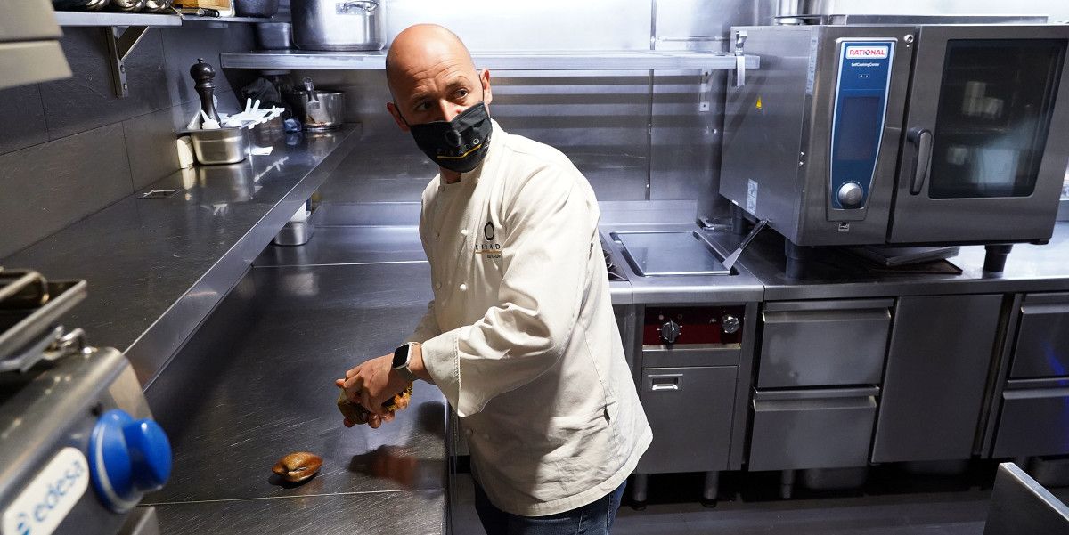 Iñaki Bretal, en la cocina de O Eirado
