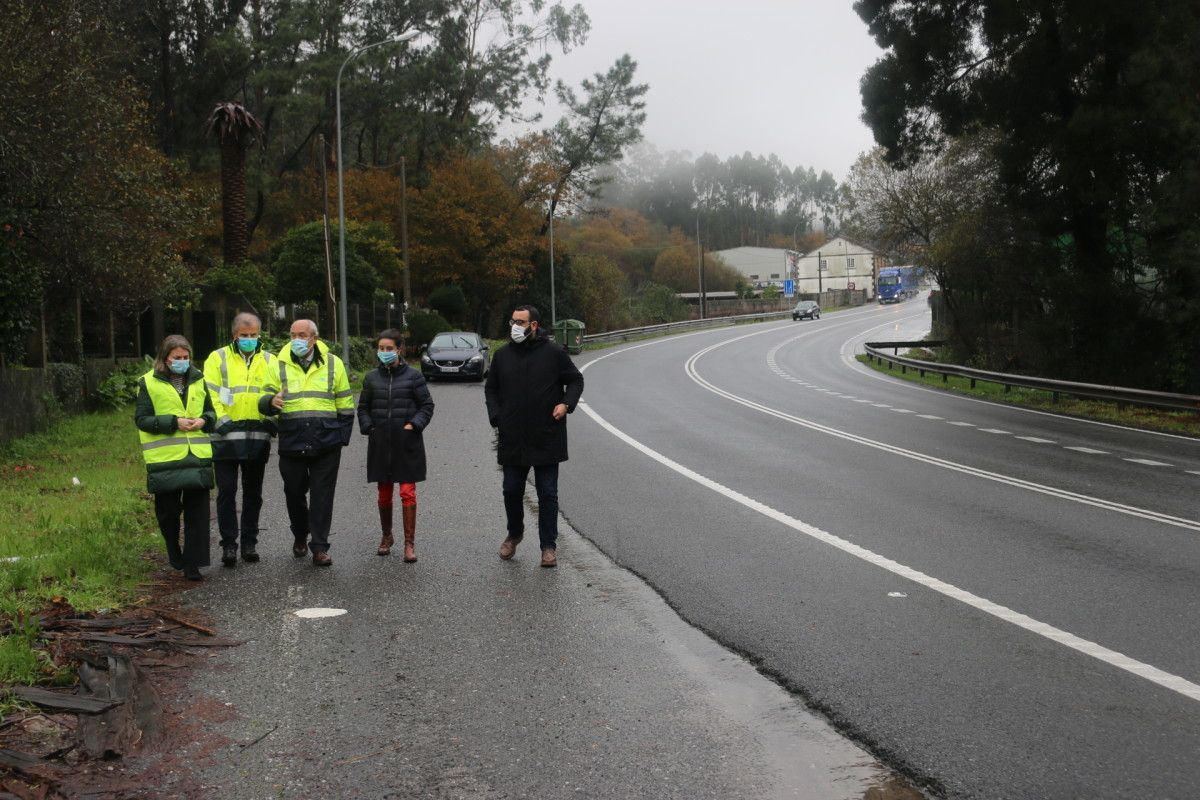 Visita á zona onde vai crearse a senda peonil na Devesa, Alba